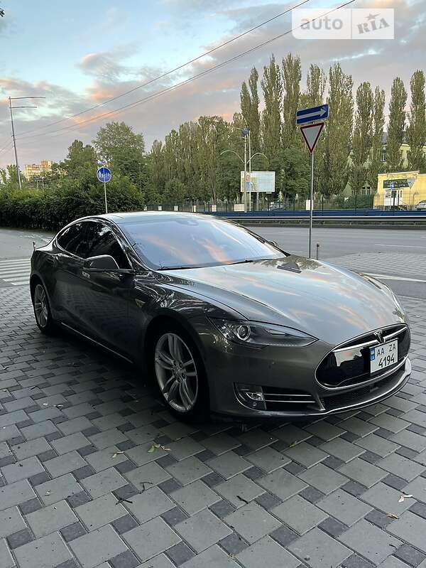 Купе Tesla