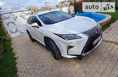 Lexus   2019