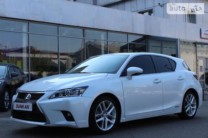 Lexus CT 200H 2015 года