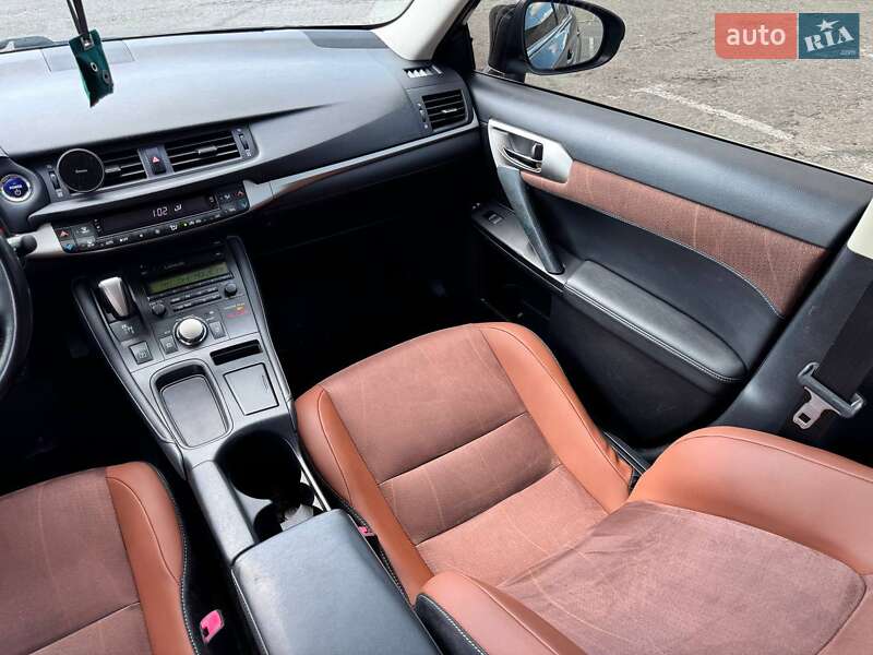 Хэтчбек Lexus CT 2014 в Киеве