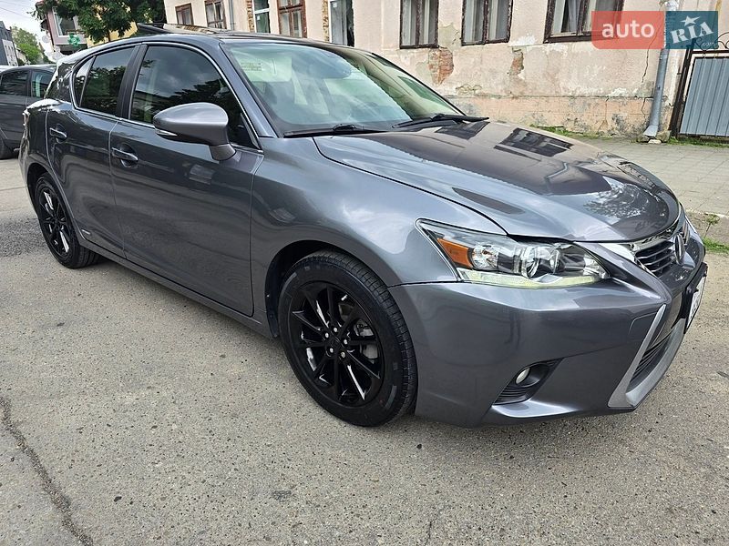 Хэтчбек Lexus CT