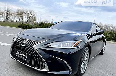 Lexus ES OFFICIAL  2019