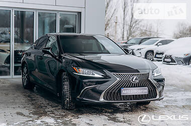 Lexus ES  2019