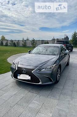 Lexus ES  2020