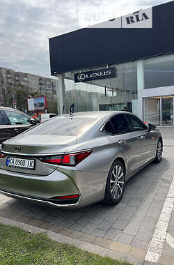 Lexus ES  2020