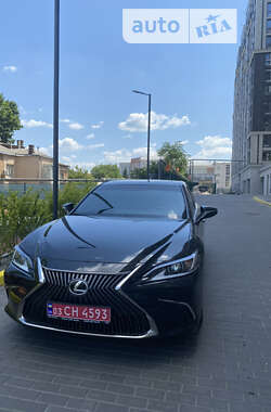 Lexus ES  2019