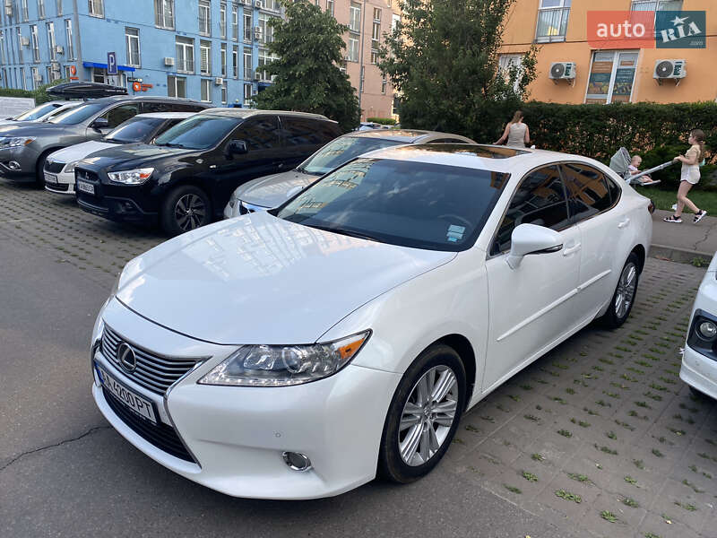 Lexus ES