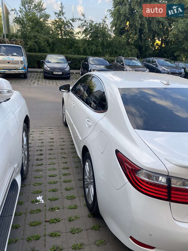Седан Lexus ES 2014 в Києві