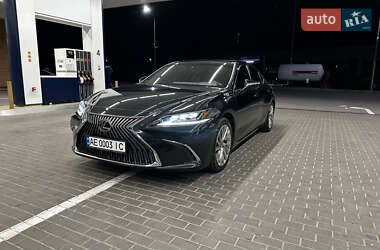 Lexus ES  2019