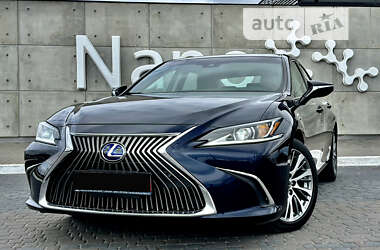 Lexus ES  2020