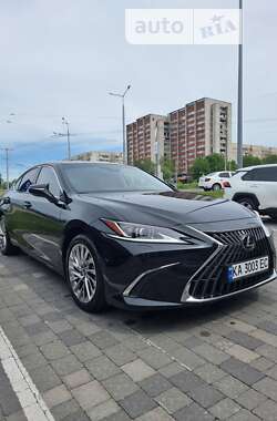 Lexus ES  2022