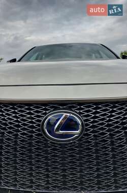 Lexus ES  2022