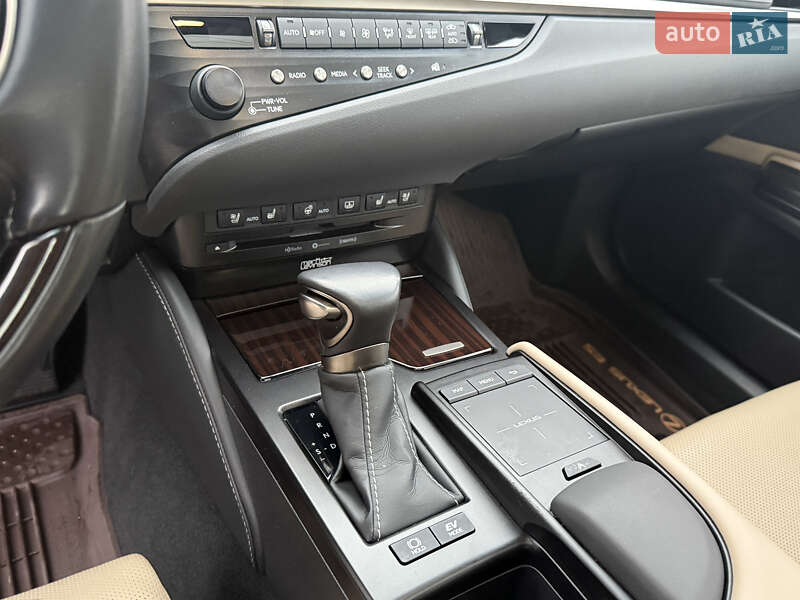 Седан Lexus ES 2018 в Киеве фото 14 Седан Lexus ES 2018 в Киеве
