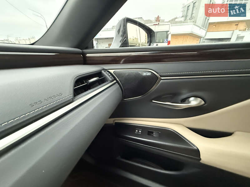 Седан Lexus ES 2018 в Киеве фото 18 Седан Lexus ES 2018 в Киеве