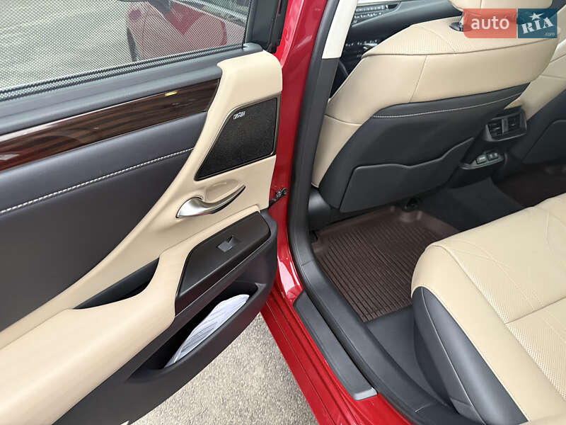 Седан Lexus ES 2018 в Киеве фото 20 Седан Lexus ES 2018 в Киеве