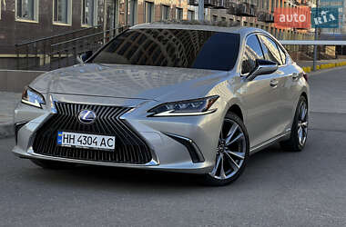 Lexus ES 2019