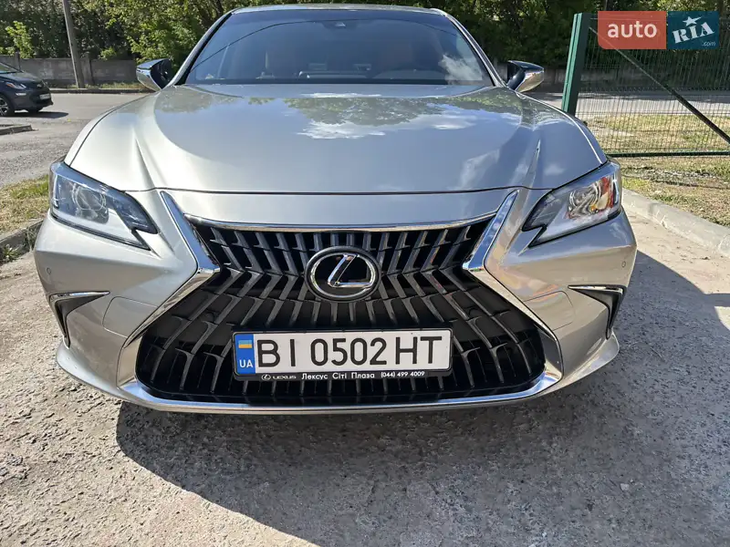Lexus ES 2022