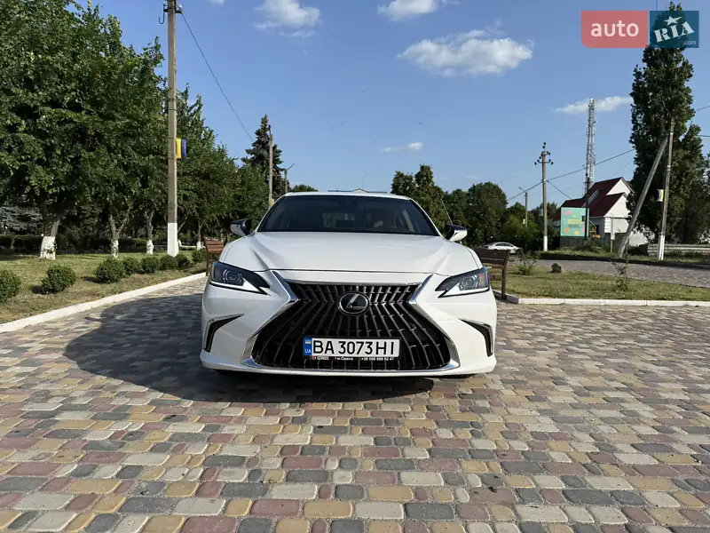 Lexus ES 2024