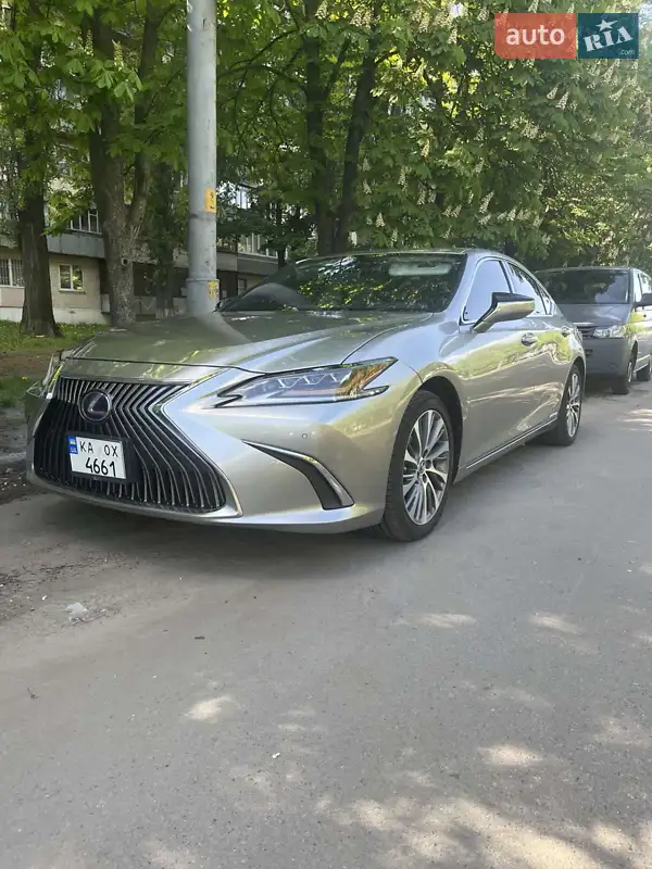 Lexus ES 2019