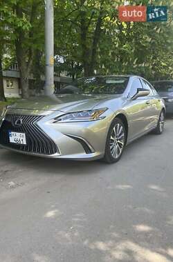 Lexus ES 2019