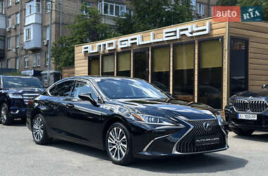 Lexus ES  2021