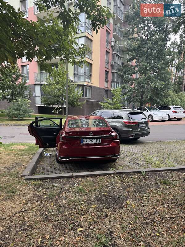 Седан Lexus ES 2022 в Києві
