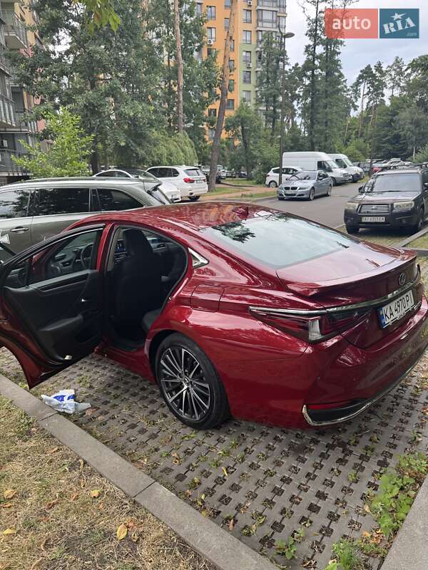 Седан Lexus ES 2022 в Києві
