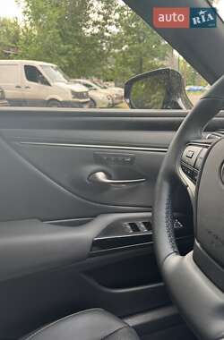 Седан Lexus ES 2022 в Києві