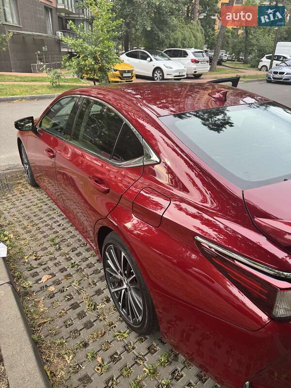 Седан Lexus ES 2022 в Києві