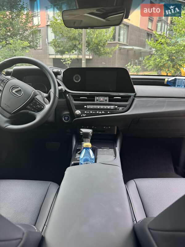 Седан Lexus ES 2022 в Києві