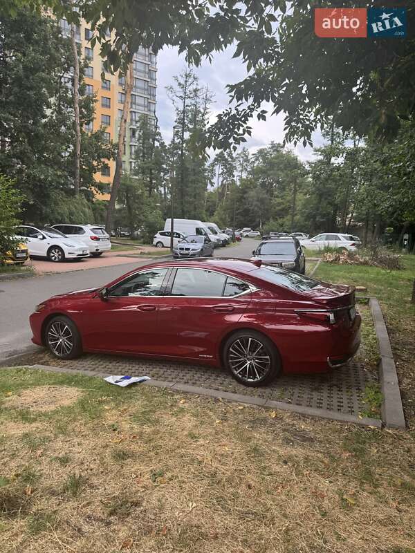 Седан Lexus ES 2022 в Києві