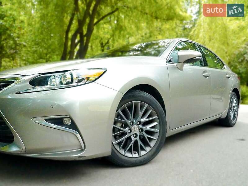 Седан Lexus ES 2018 в Киеве
