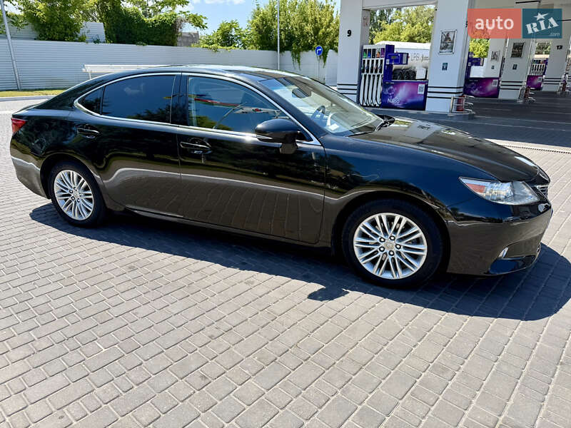 Седан Lexus ES 2012 в Одесі
