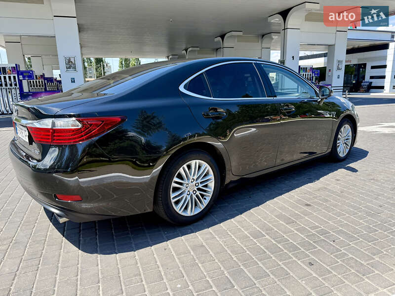 Седан Lexus ES 2012 в Одесі