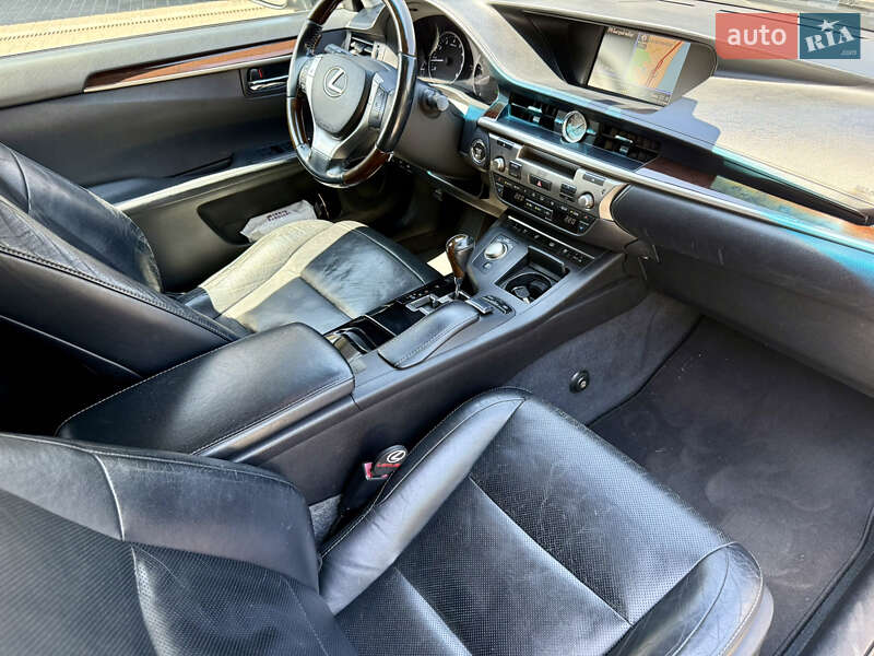 Седан Lexus ES 2012 в Одесі