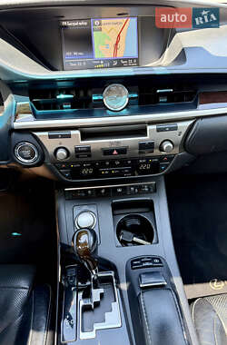Седан Lexus ES 2012 в Одесі