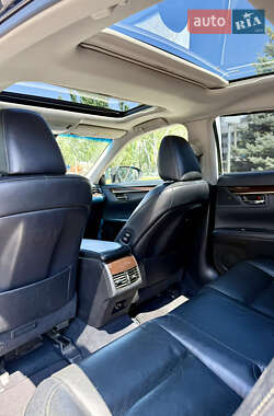Седан Lexus ES 2012 в Одесі