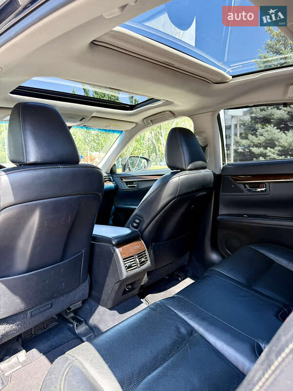 Седан Lexus ES 2012 в Одесі
