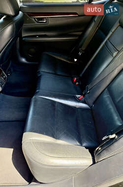 Седан Lexus ES 2012 в Одесі