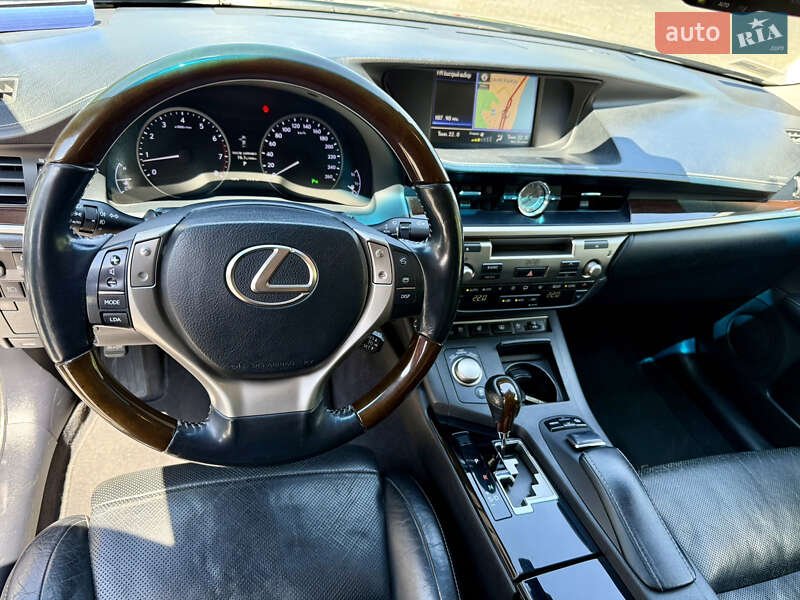 Седан Lexus ES 2012 в Одесі