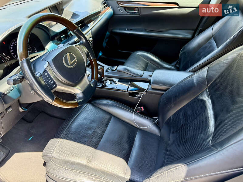 Седан Lexus ES 2012 в Одесі
