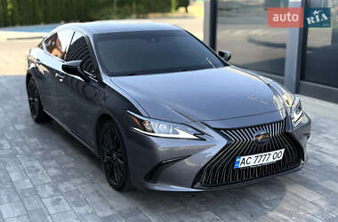 Lexus ES  2020