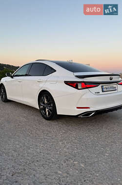 Lexus ES  2020