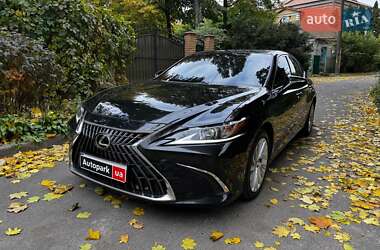 Lexus ES  2021