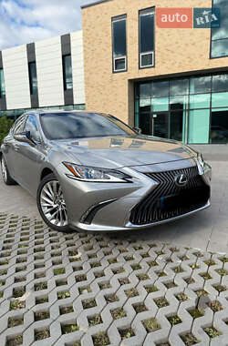 Lexus ES  2021