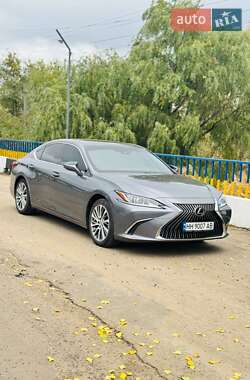 Lexus ES  2020