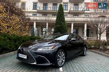 Lexus ES  2020