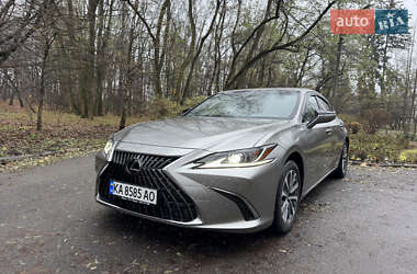 Lexus ES  2022