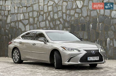 Lexus ES  2020
