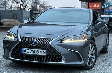 Lexus ES 2020